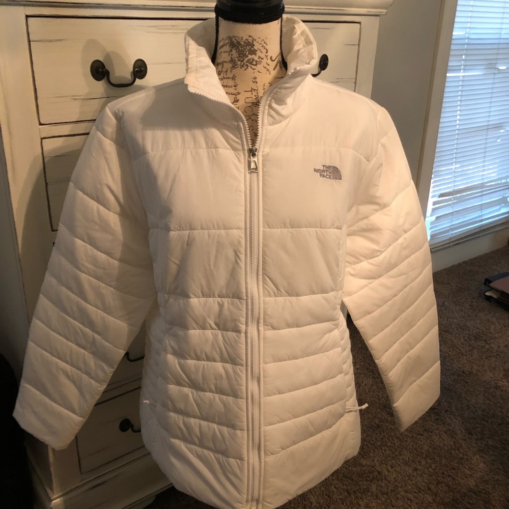 Stylish and warm North Face jacket. Excellent condition!